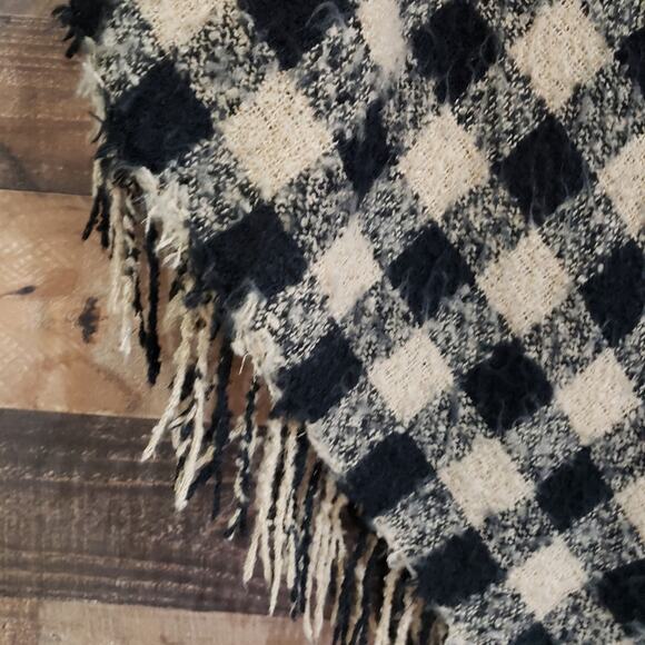 David & Young of New York fuzzy buffalo plaid cape sweater with fringe one size - Picture 6 of 8